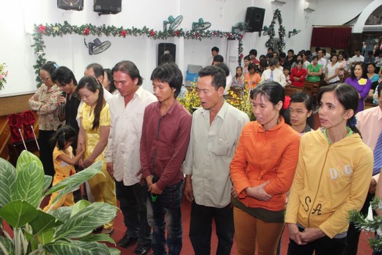 11 thân hữu cầu nguyện tin Chúa sau lời mời gọi của Mục sư Bùi Thanh Nhàn